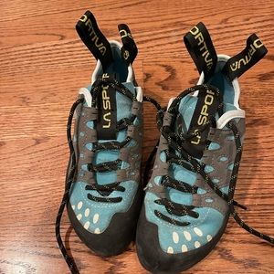 La Sportiva Women’s Climbing Shoe Size 35.5 - in Great Used Condition